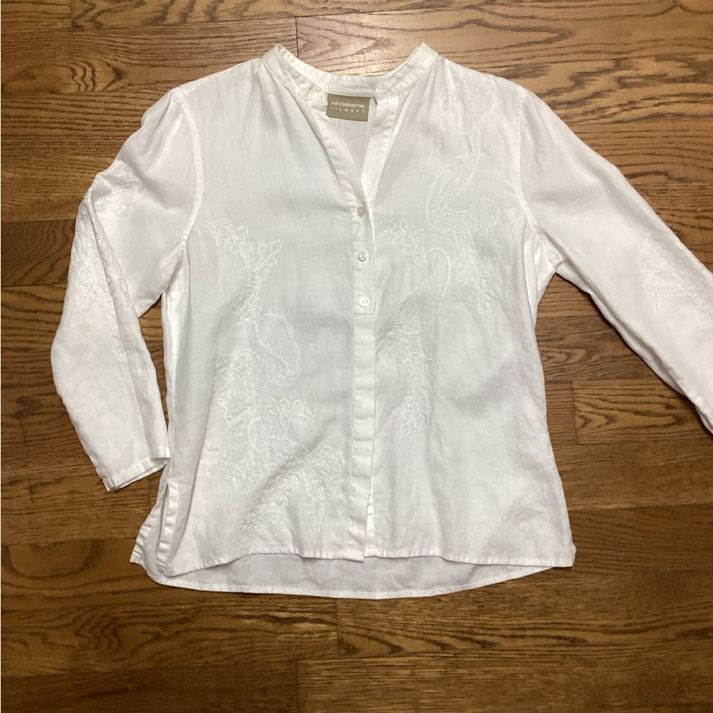 Liz Claiborne white linen Embroidery Detailed blouse. Size Medium
